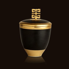 L'Objet Luminescence Vetiver D'Orient Small Black Limoges Porcelain Candle | Gracious Style