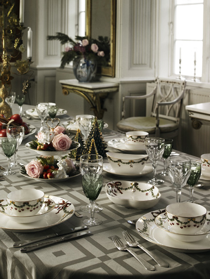 Royal Copenhagen Star Fluted Christmas Dinnerware | Gracious Style